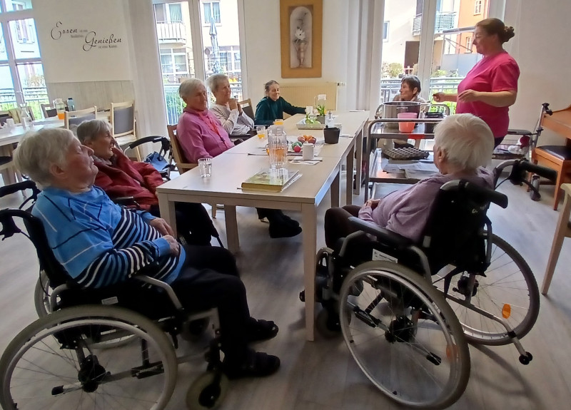 Eier färben am Mittwoch im EG.jpg