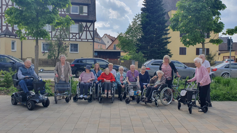Gruppe Bewohner Und Bewohnerinn