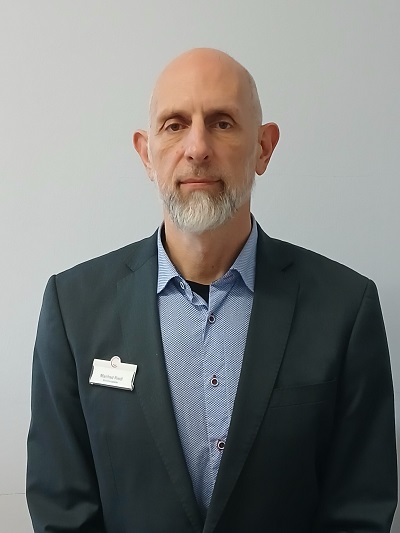 Herr Riedel Einrichtungsleiterkl